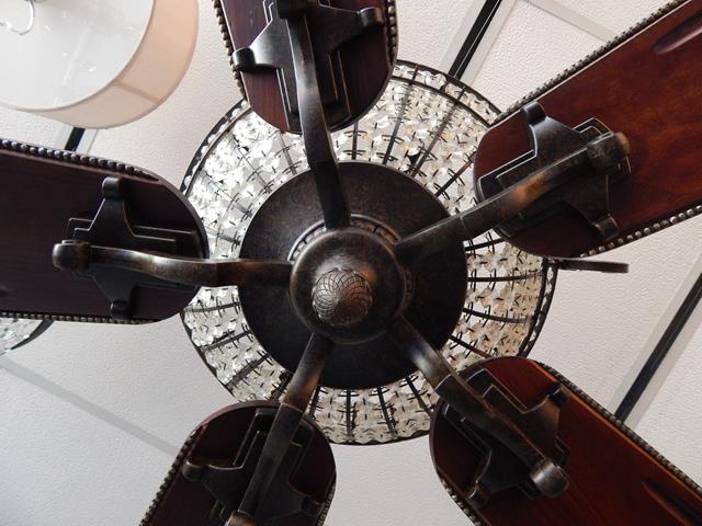 antique-style-metal-wood-ceiling-fan